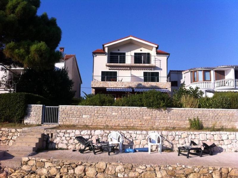 Apartments Pisačić - image 8