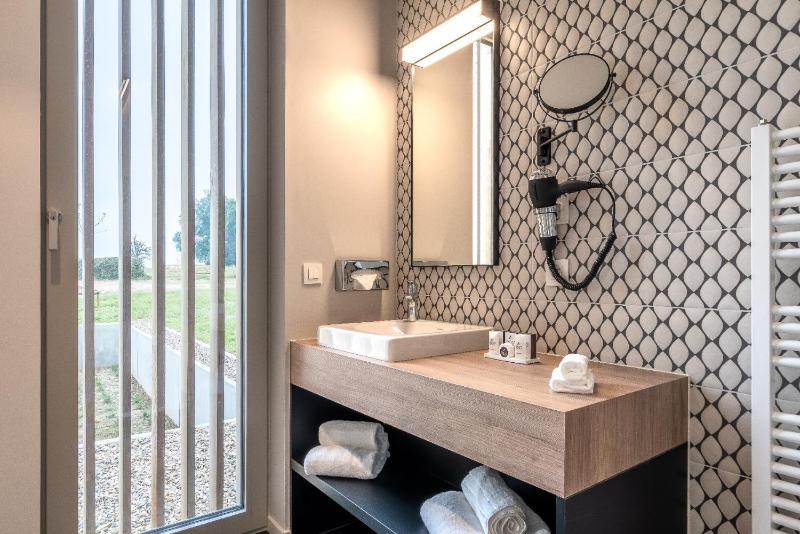 Superior Double Room with Garden View image 1