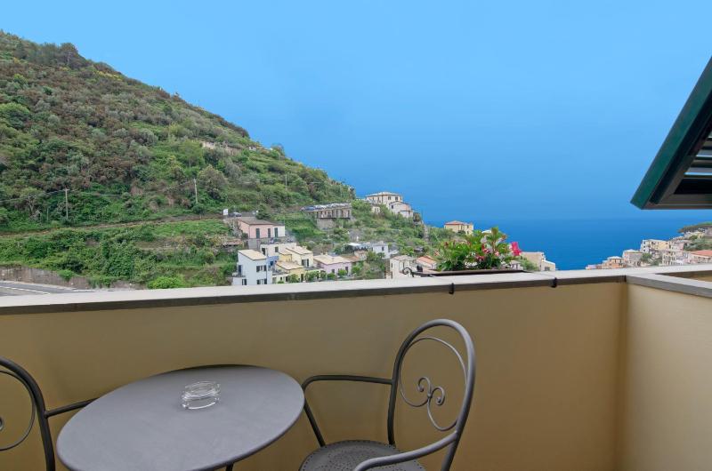 Double Room with Sea View image 3