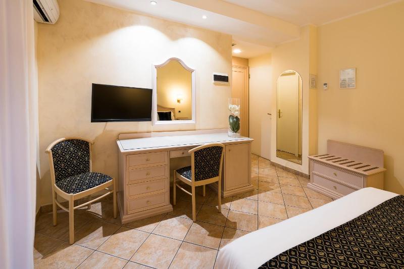 Double or Twin Room with Balcony image 4