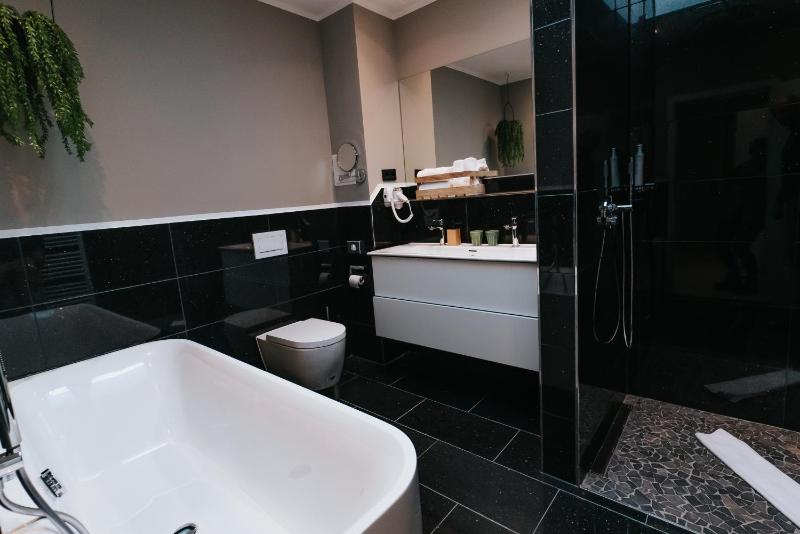 Suite with Spa Bath image 2