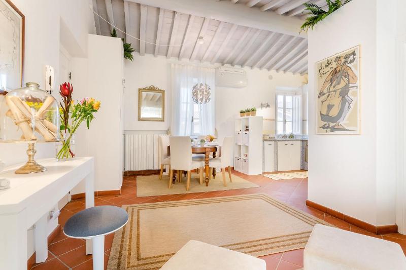 Casa Santa Zita A Toproof Penthouse Apartment with Elevator and Private Garden Inside the Walls - image 28