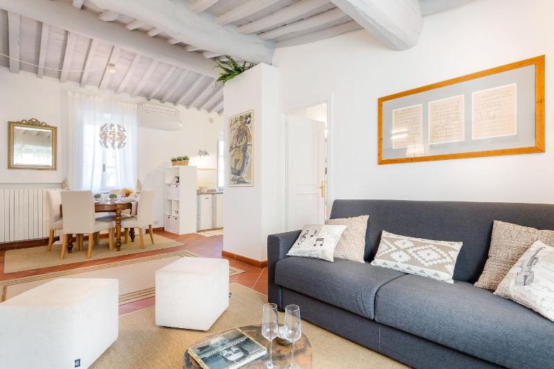 Casa Santa Zita A Toproof Penthouse Apartment with Elevator and Private Garden Inside the Walls - image 29