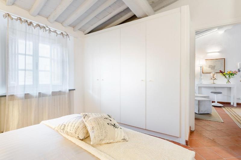 Casa Santa Zita A Toproof Penthouse Apartment with Elevator and Private Garden Inside the Walls - image 10