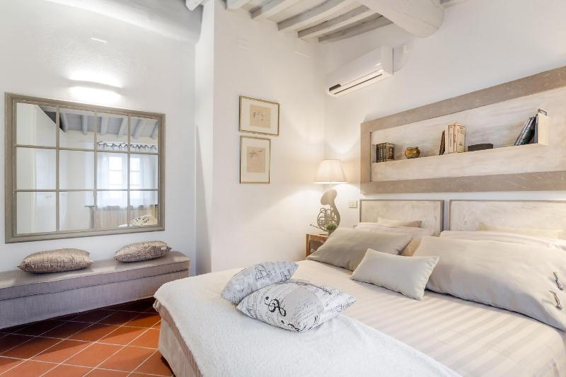 Casa Santa Zita A Toproof Penthouse Apartment with Elevator and Private Garden Inside the Walls - image 26