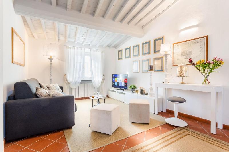 Casa Santa Zita A Toproof Penthouse Apartment with Elevator and Private Garden Inside the Walls - image 7