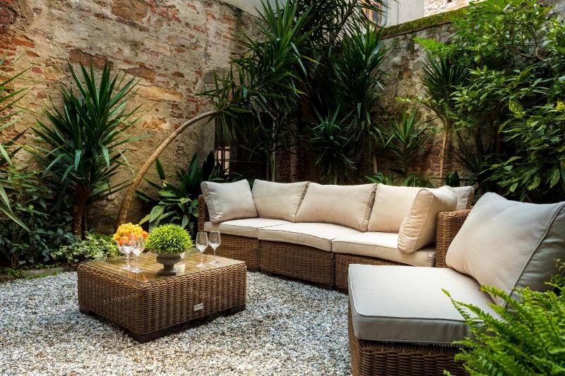 Casa Santa Zita A Toproof Penthouse Apartment with Elevator and Private Garden Inside the Walls - image 9