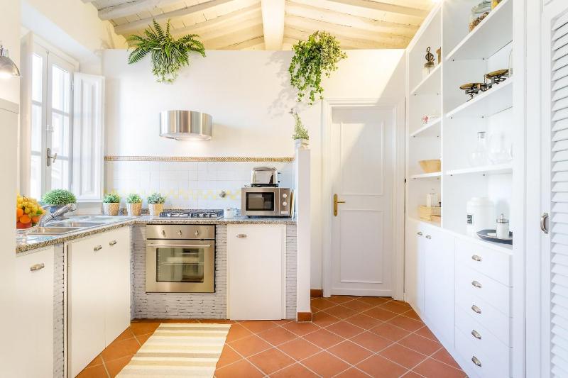 Casa Santa Zita A Toproof Penthouse Apartment with Elevator and Private Garden Inside the Walls - image 8