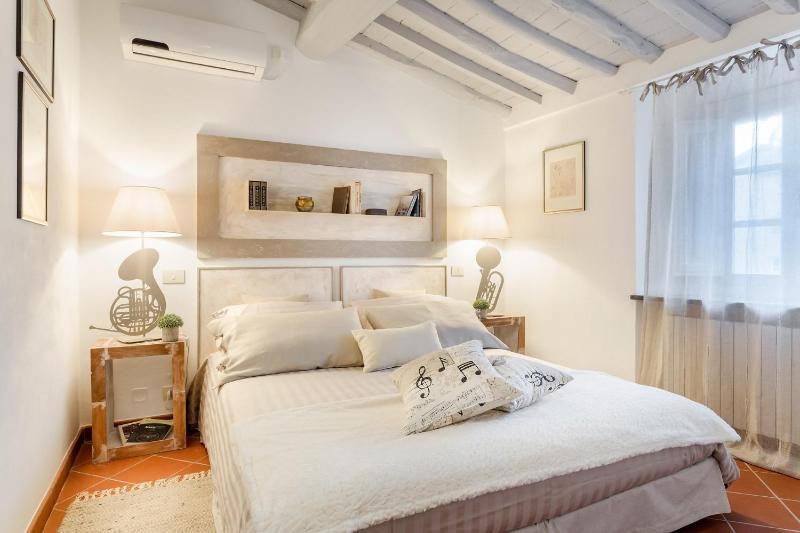 Casa Santa Zita A Toproof Penthouse Apartment with Elevator and Private Garden Inside the Walls - image 25