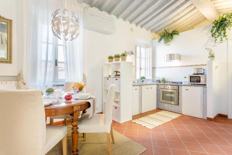 Casa Santa Zita A Toproof Penthouse Apartment with Elevator and Private Garden Inside the Walls - image 34