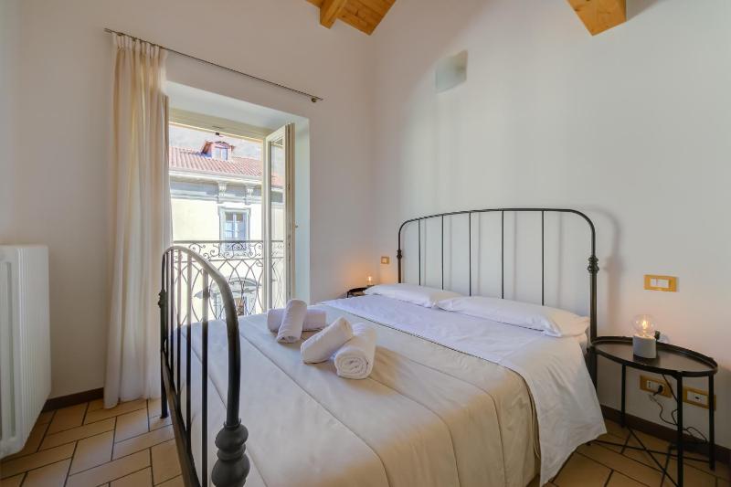 One-Bedroom Apartment image 3