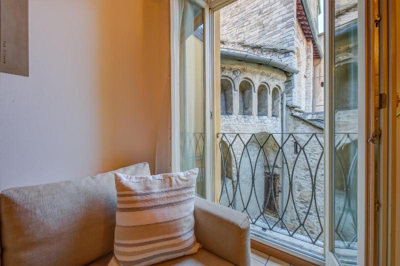One-Bedroom Apartment image 2