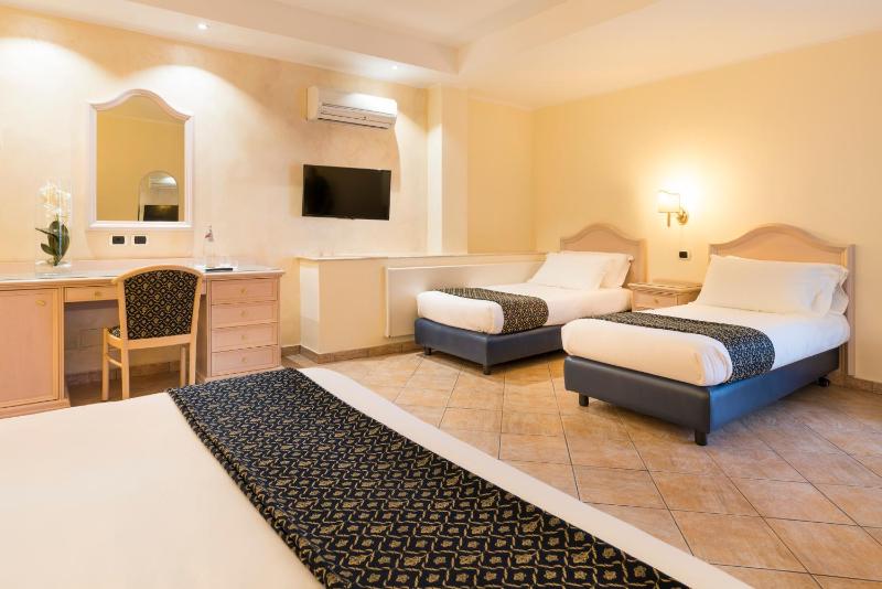 Quadruple Room image 4