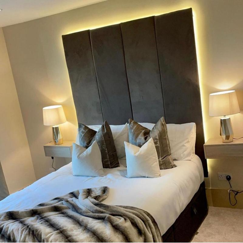 Two Bedroom Apartment with Balcony and River View image 1