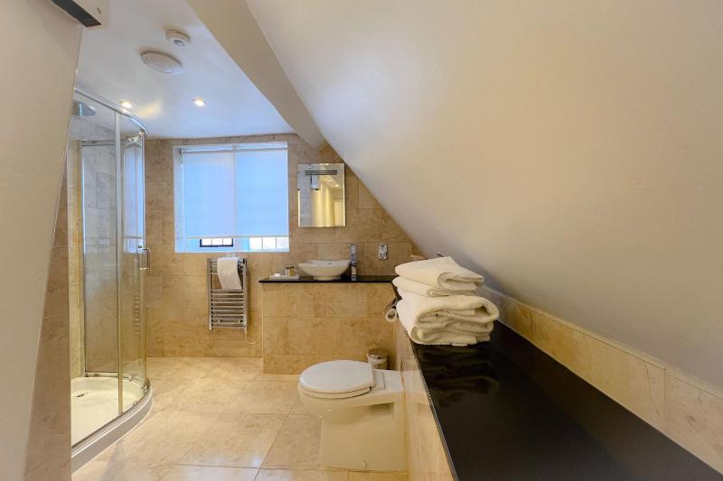 Superior Family Room with One Double Bed and One Single Bed image 3