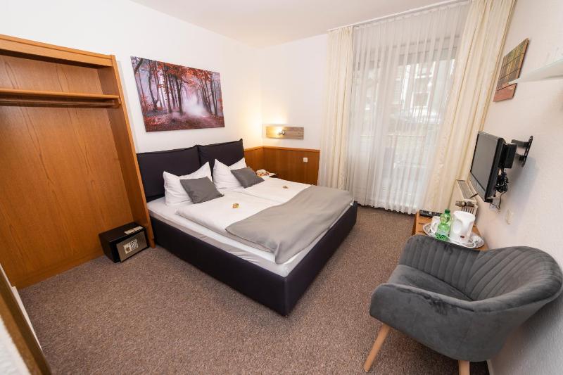 Standard Double Room with Balcony image 3