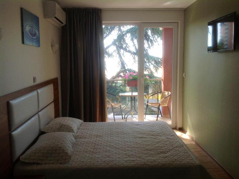 Two-Bedroom Suite with Balcony and Sea View image 1