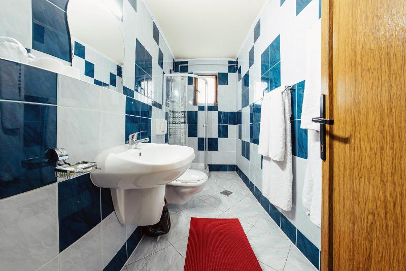 One-Bedroom Apartment image 3