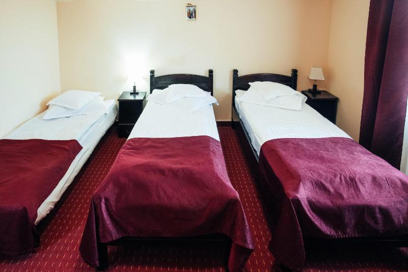 Twin Room image 4
