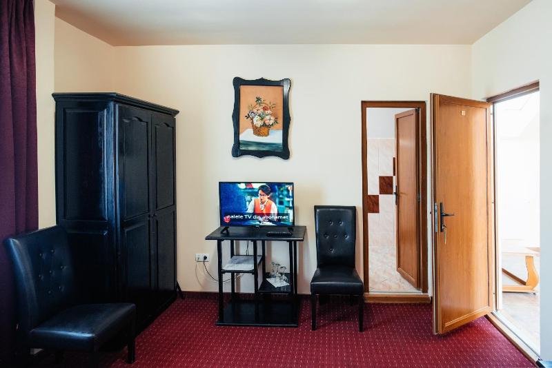 Twin Room image 2