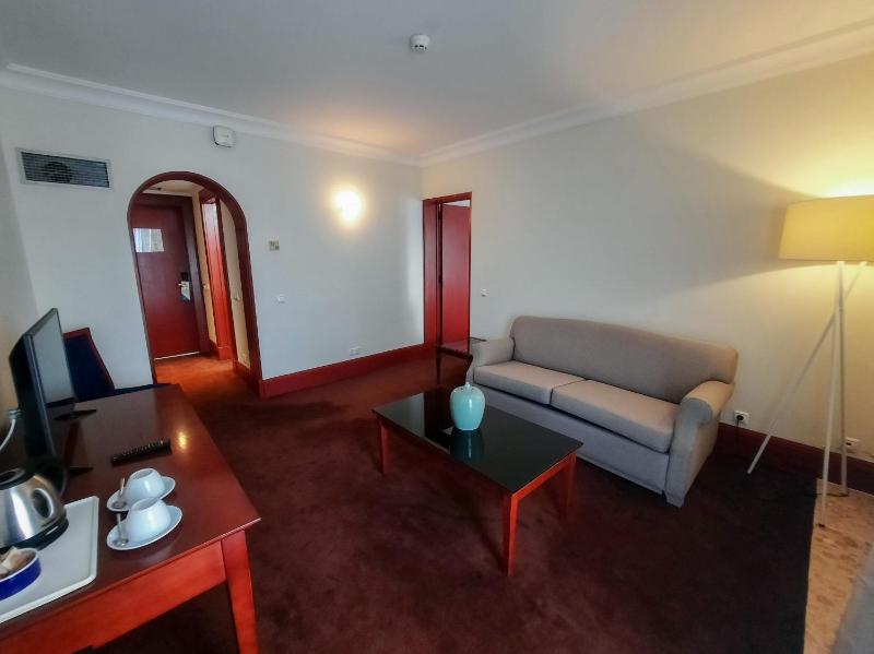 Deluxe Suite image 2