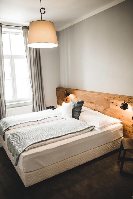 Deluxe Double Room image 2