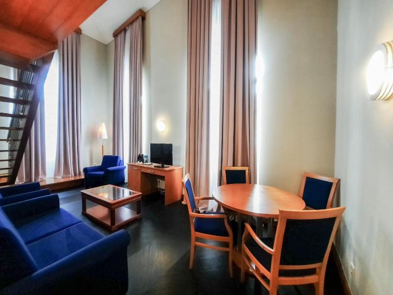 Deluxe Suite image 4