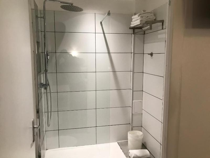 Large Double Room image 3