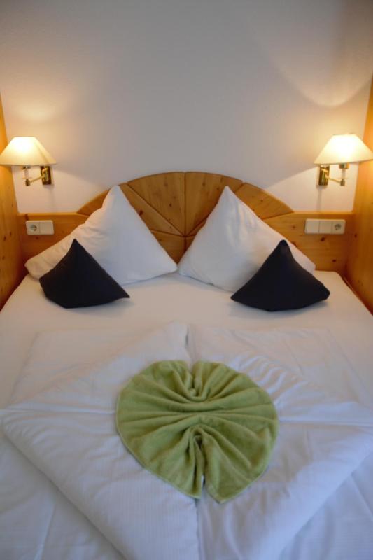 Double Room with Balcony image 4