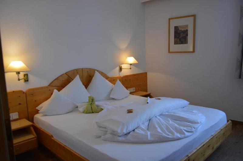 One-Bedroom Apartment image 1