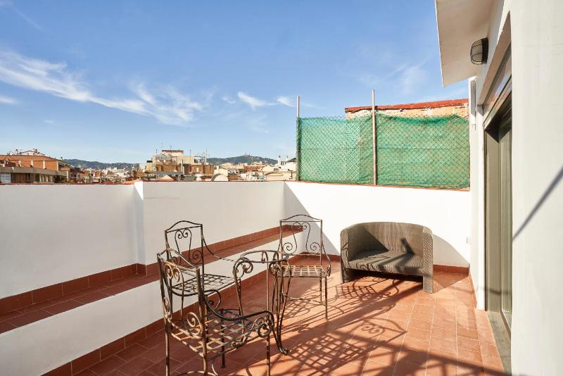 One-Bedroom Apartment image 2