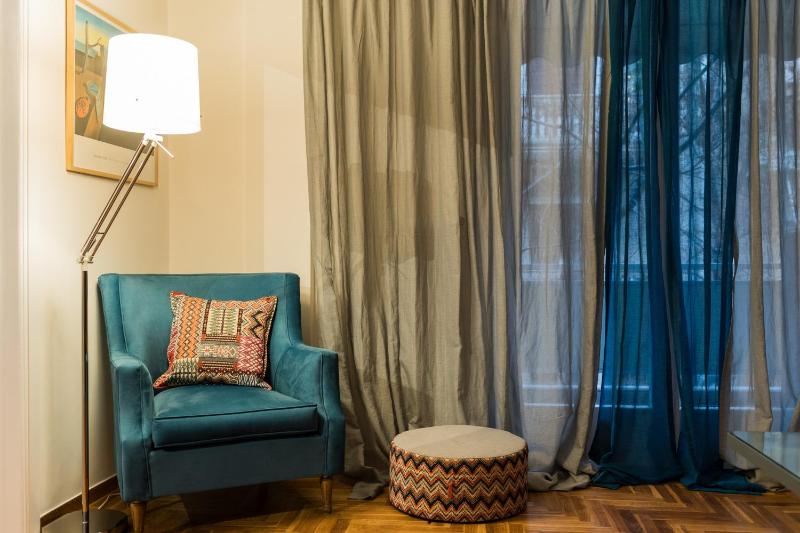 Modern-Vintage apartment by Acropolis museum - image 12