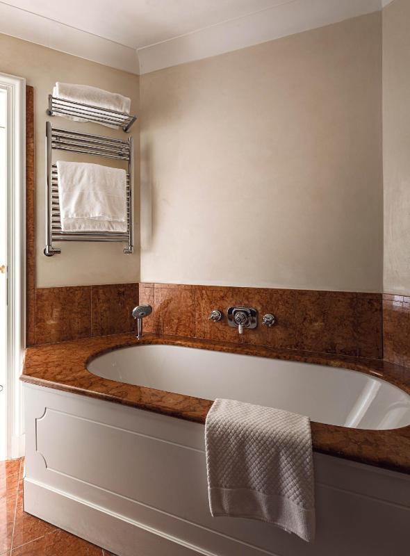 Superior Double Room image 4