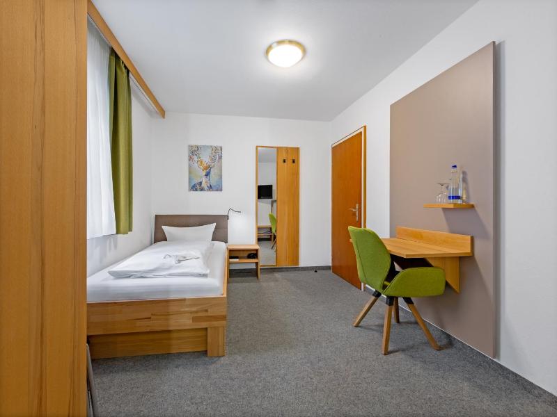 Single Room image 4
