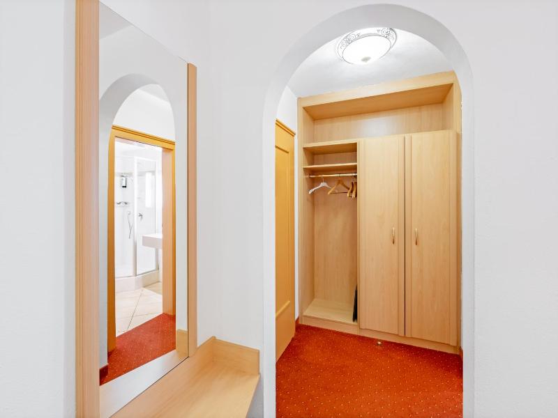 Double Room image 4