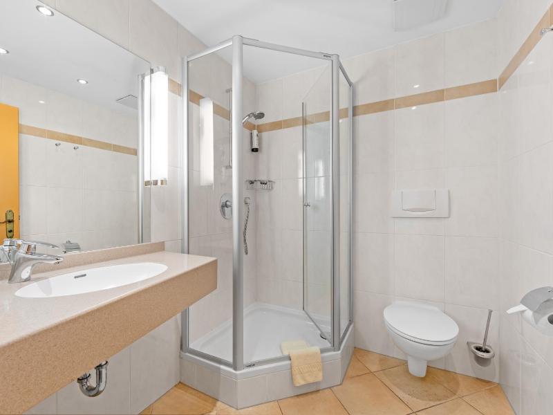 Double Room image 3
