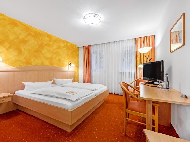 Double Room image 1