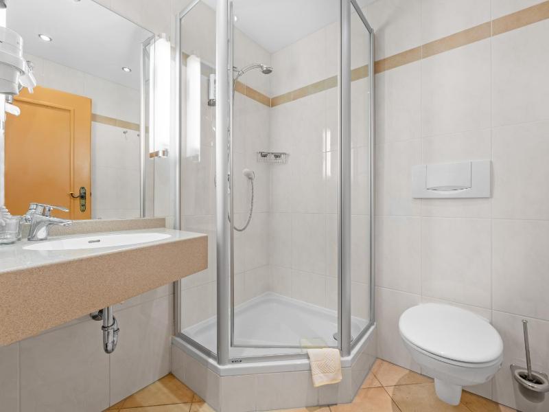 Double Room with Balcony image 2