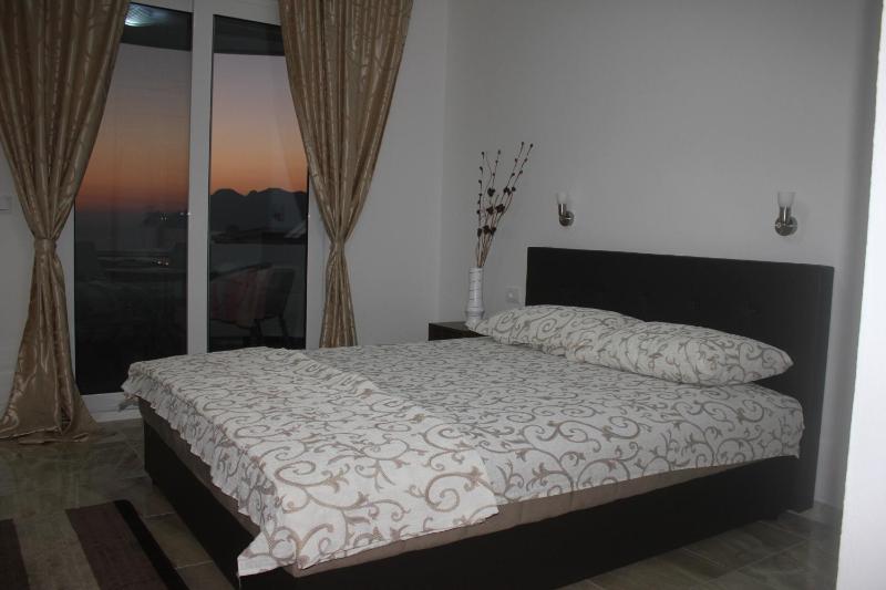 Studio with Balcony and Sea View (3 Adults) image 2