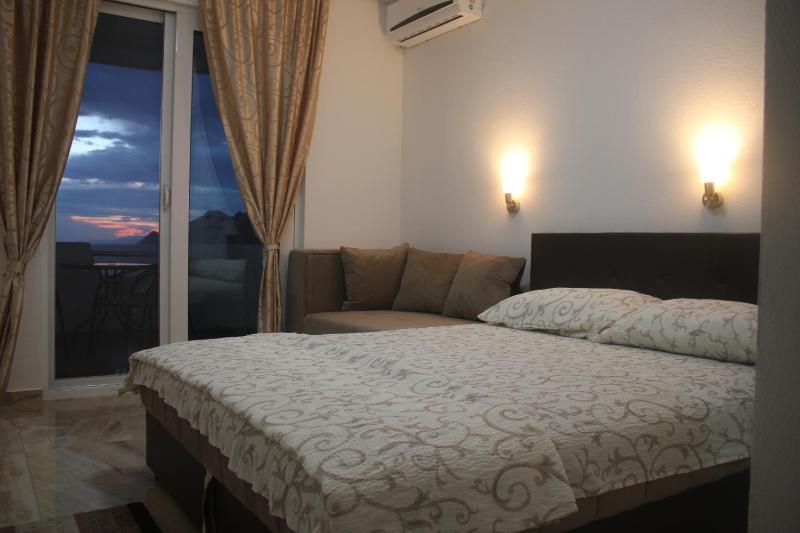 Studio with Balcony and Sea View (3 Adults) image 3