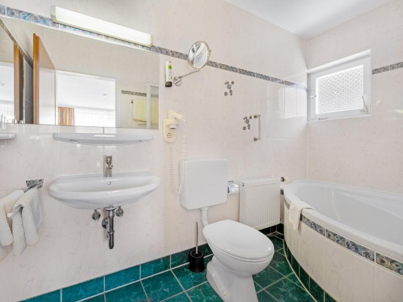 Quadruple Room with Balcony image 4