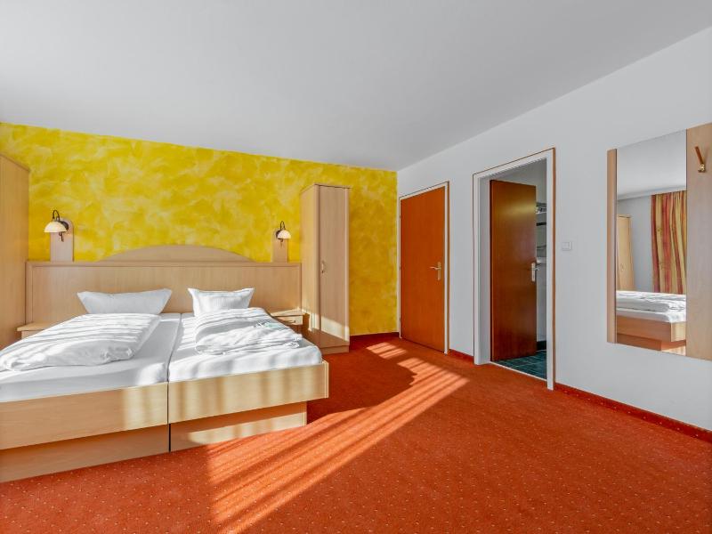 Quadruple Room with Balcony image 3