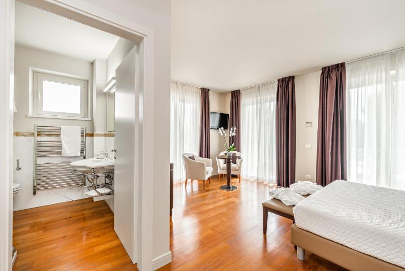 Superior Double or Twin Room image 3