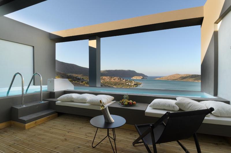 Sapphire Zen Queen Suite with Private Pool image 1
