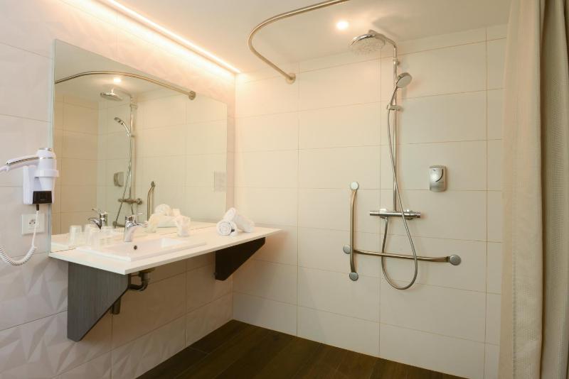 Superior Double Room - Queen Size Bed image 4