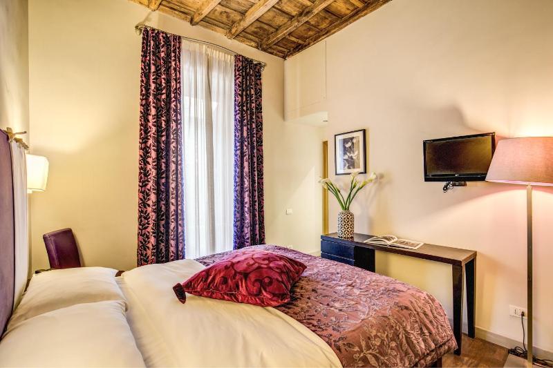Standard Double Room image 3