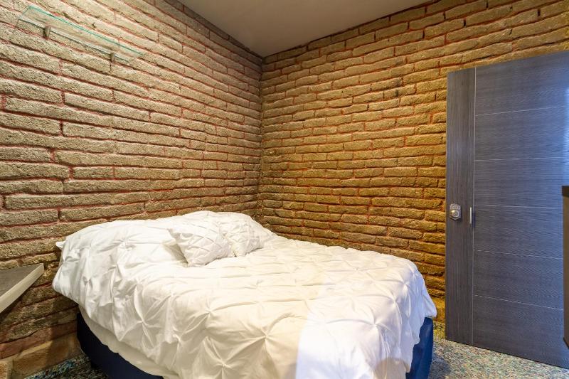 TOLTEQUIDAD Warm Ecostay Near Downtown - image 8