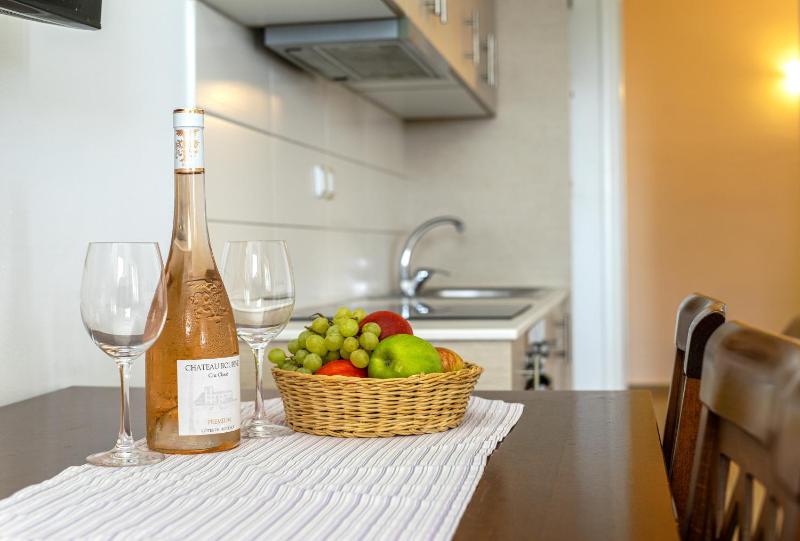 One-Bedroom Apartment image 3