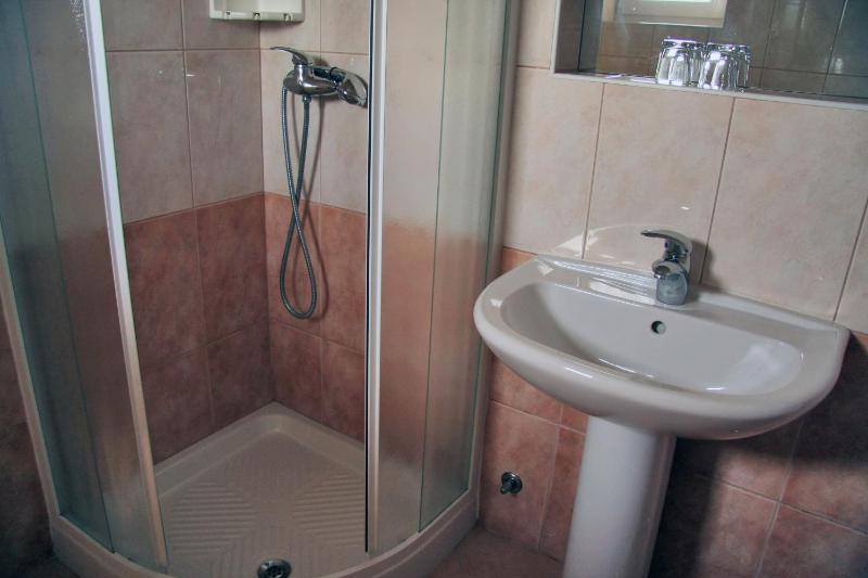 Single Room image 3