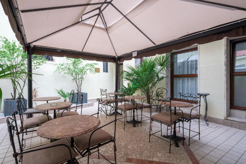 Deluxe Double Room image 3